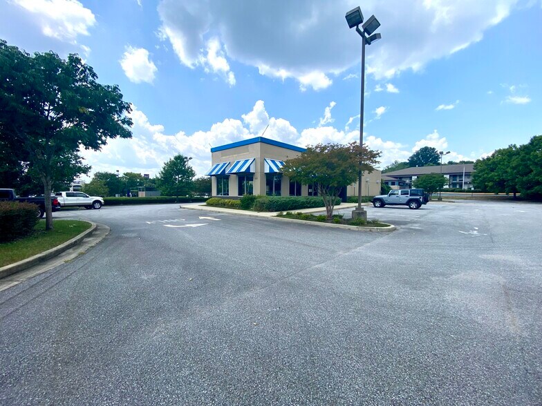 Primary Photo Of 613 Cahaba Valley Rd, Pelham Restaurant For Lease