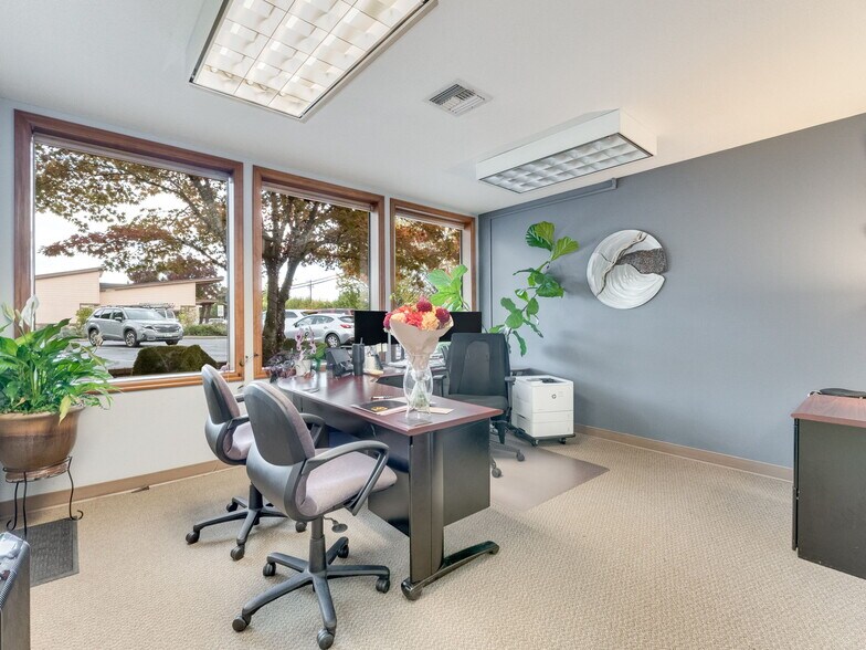 More Photos Of 1215 NE Baker St, Mcminnville Office For Sale