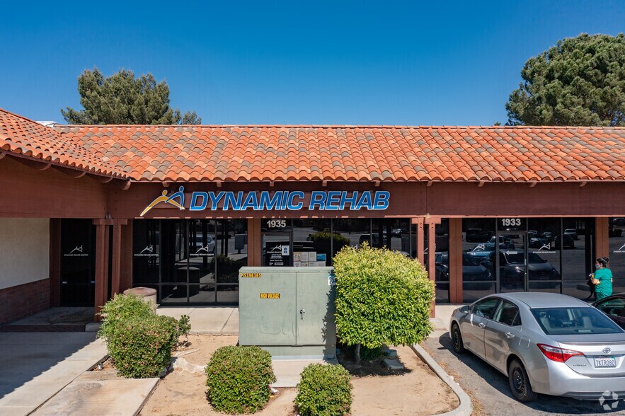 More Photos Of 1915-1989 W Avenue L, Lancaster Unknown For Lease