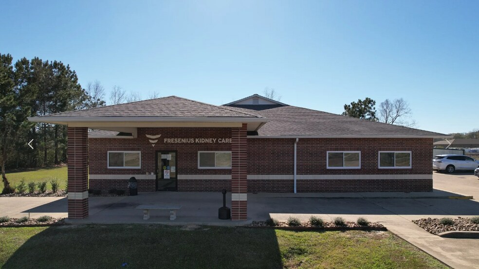 Primary Photo Of 1101 Nile St, Eunice Medical For Sale