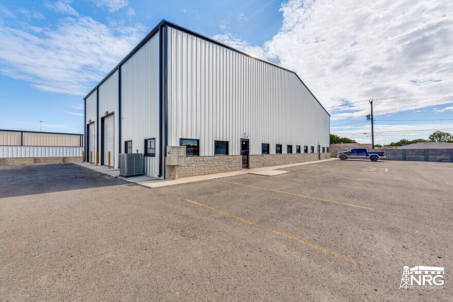 More Photos Of 1208 S Midland Dr, Midland Warehouse For Lease