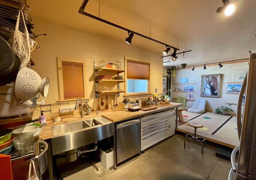 More Photos Of 6738 Greenleaf Ave, Whittier Storefront Retail Office For Sale