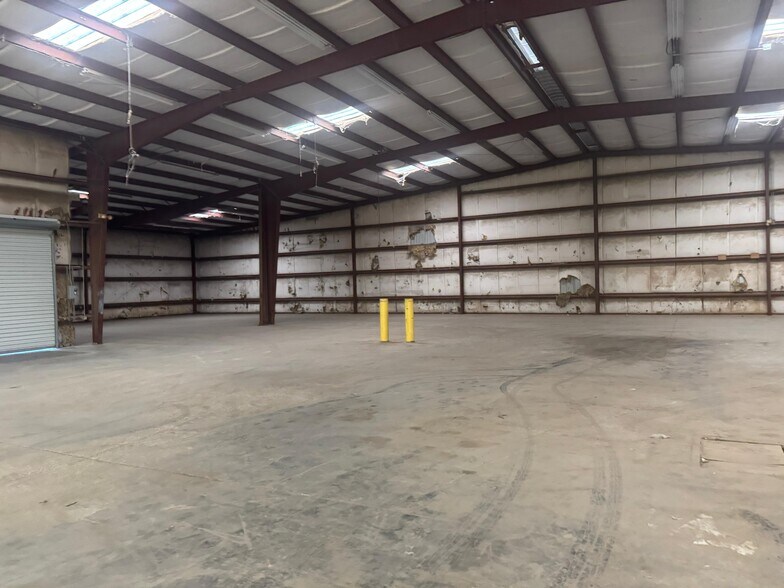 More Photos Of 4006 W Crest Ave, Tampa Industrial For Lease