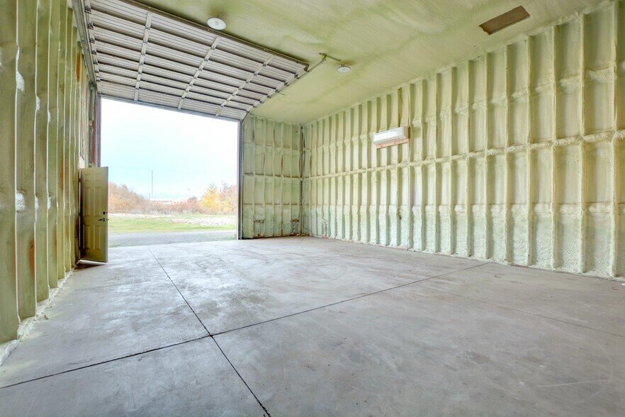 More Photos Of 6804 Agate Rd, White City Flex For Sale