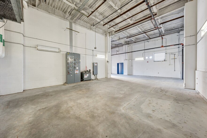 More Photos Of 120 Salem Ave SW, Roanoke Warehouse For Lease