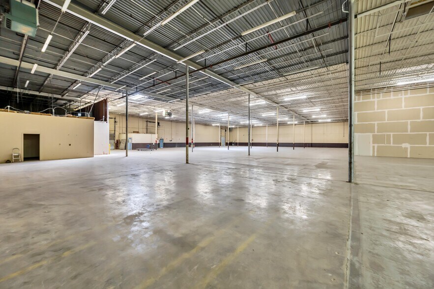 More Photos Of 701 W Loop 340, Waco Self Storage For Lease
