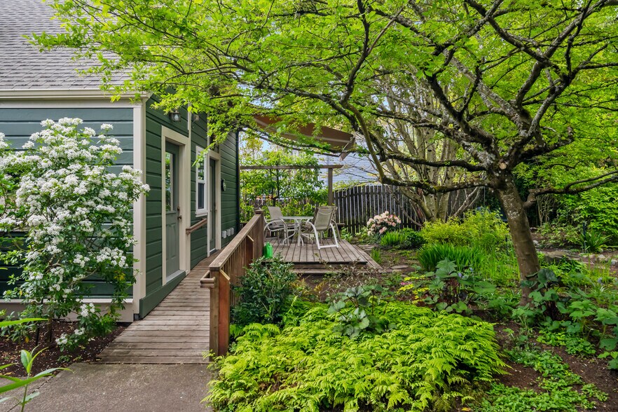 More Photos Of 5525 E Burnside St, Portland Office Residential For Sale