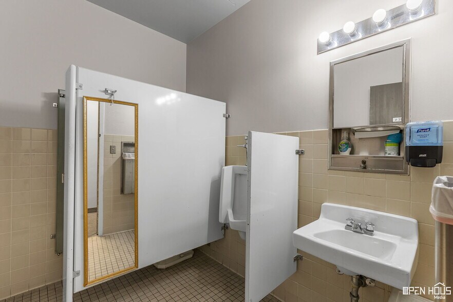 More Photos Of 915 9th St, Wichita Falls Office For Sale