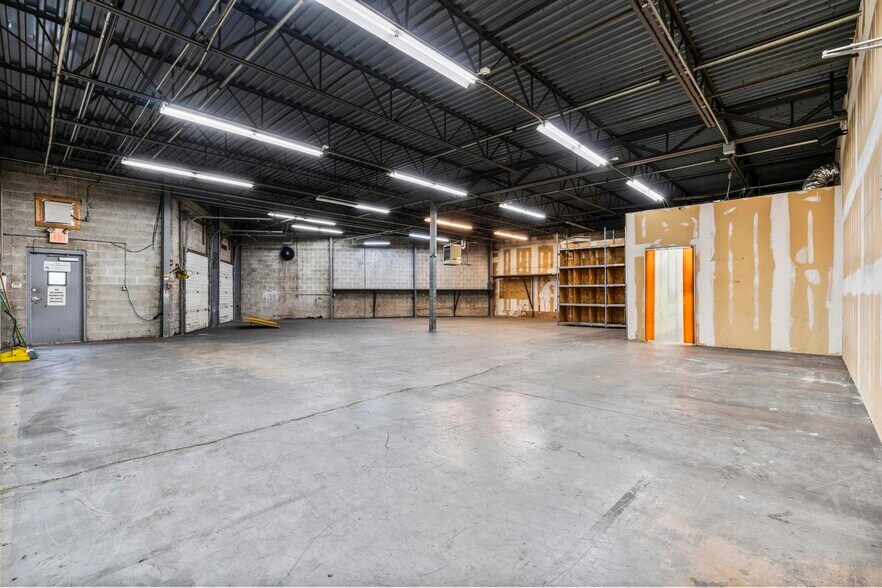 More Photos Of 362 Industrial Park Rd, Middletown Warehouse For Sale