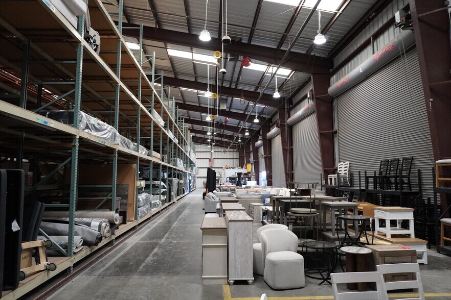 More Photos Of 3052 S Avenue B, Yuma Showroom For Lease