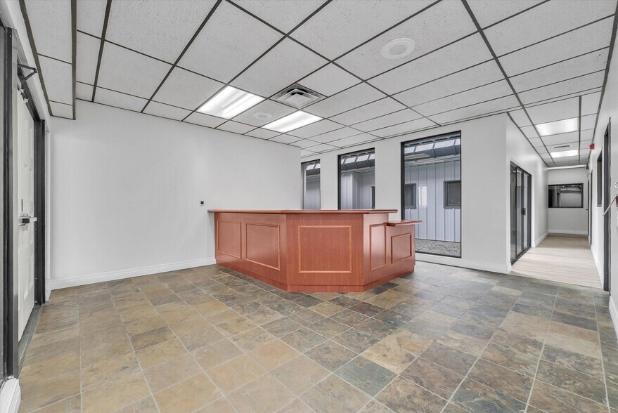 More Photos Of 15384 Arrow Blvd, Fontana Office For Lease