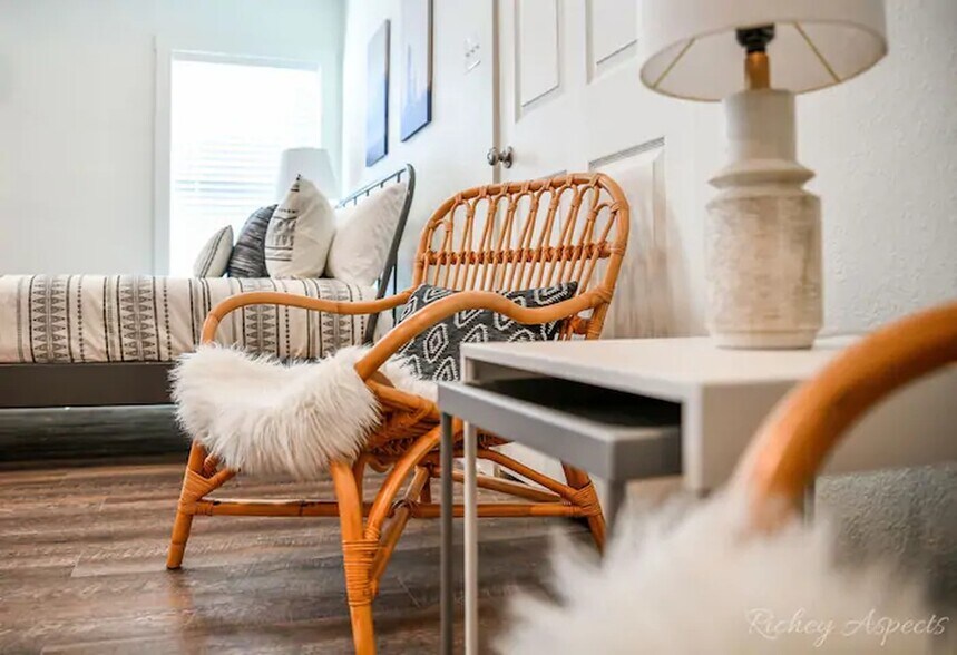 More Photos Of 3306 W Waco Dr, Waco Office Residential For Sale