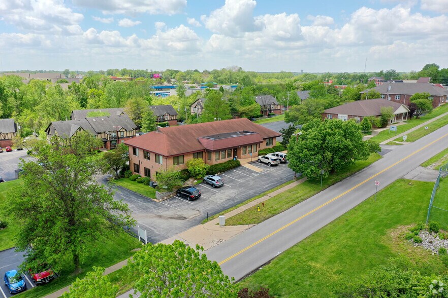 More Photos Of 1811 Sherman Dr, Saint Charles Medical For Lease