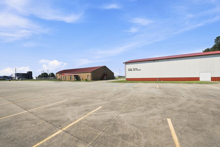 More Photos Of 951 S Kingshighway St, Sikeston Office For Sale