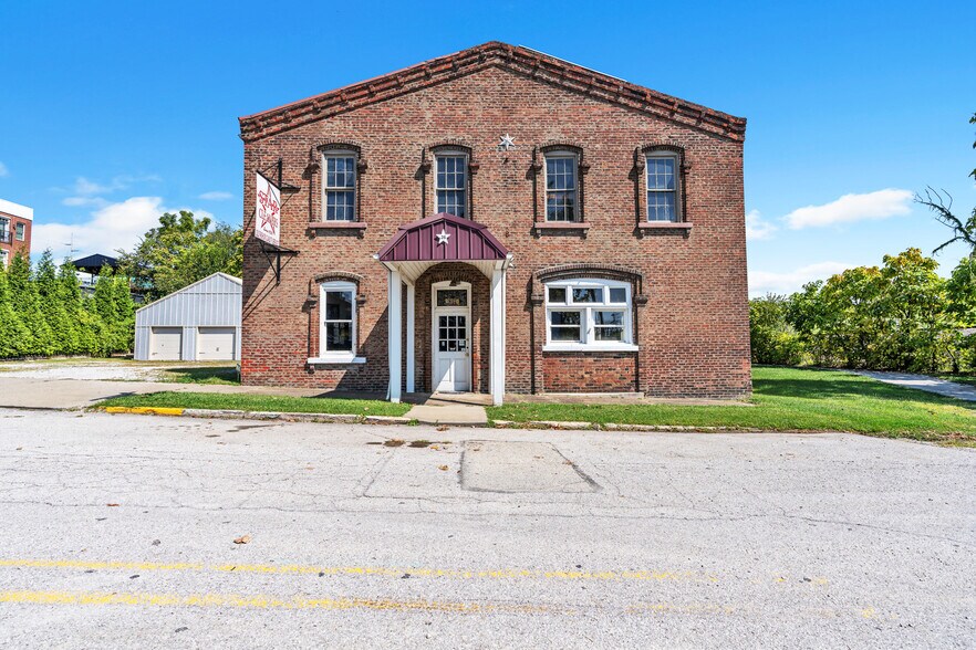 More Photos Of 30 E 3rd St, New Albany Warehouse For Sale