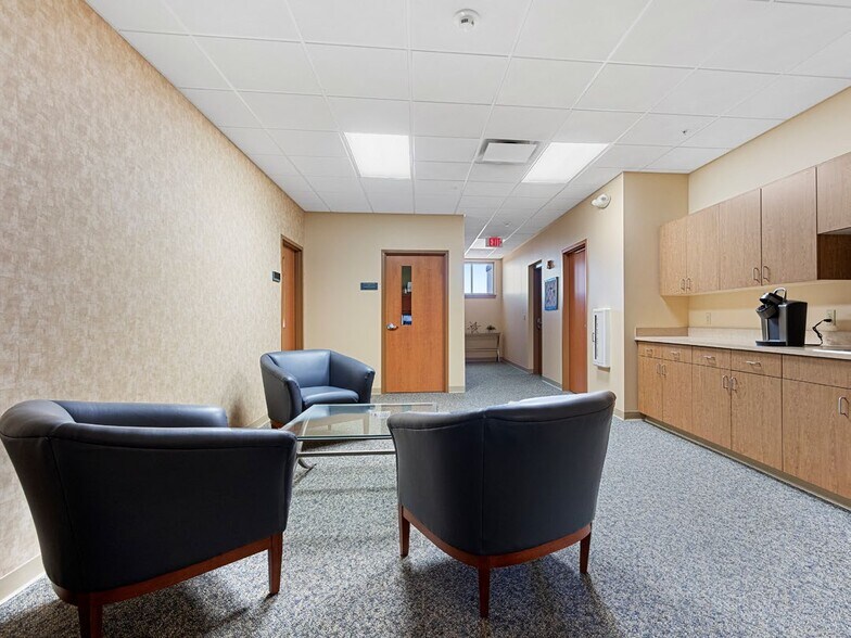 More Photos Of 4706 New Horizons Blvd, Appleton Medical For Sale