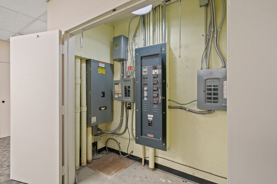 More Photos Of 6545 Normandy Blvd, Jacksonville Storefront Retail Office For Lease