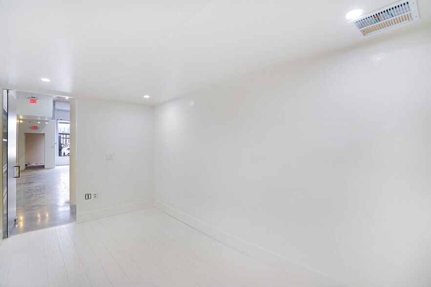 More Photos Of 10200 NW 25th St, Doral Light Distribution For Sale
