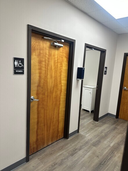 More Photos Of 515 Nine North Ct, Alpharetta Industrial For Lease