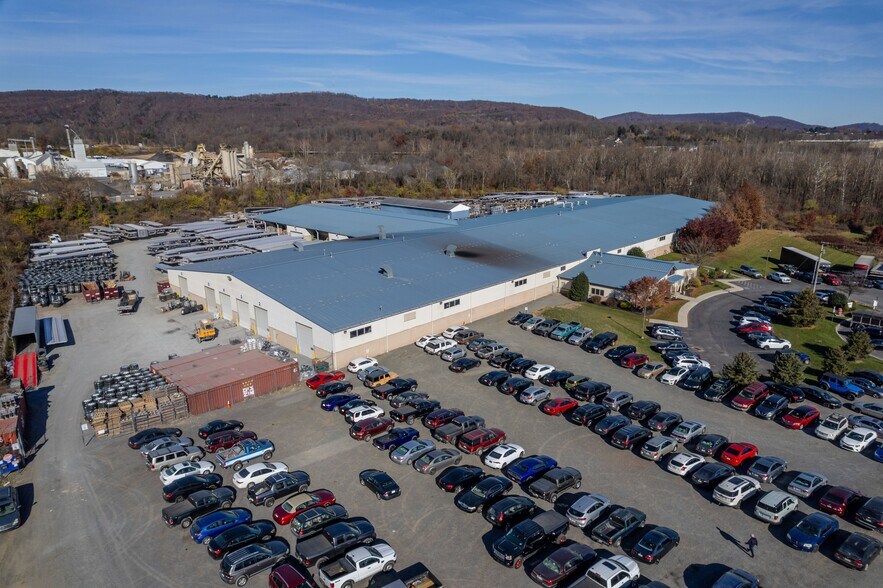 More Photos Of 5 East Pointe Dr, Birdsboro Warehouse For Sale