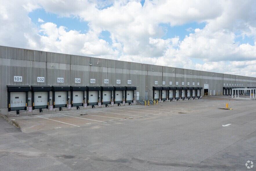 More Photos Of 13153 Coleraine Dr, Caledon Warehouse For Lease
