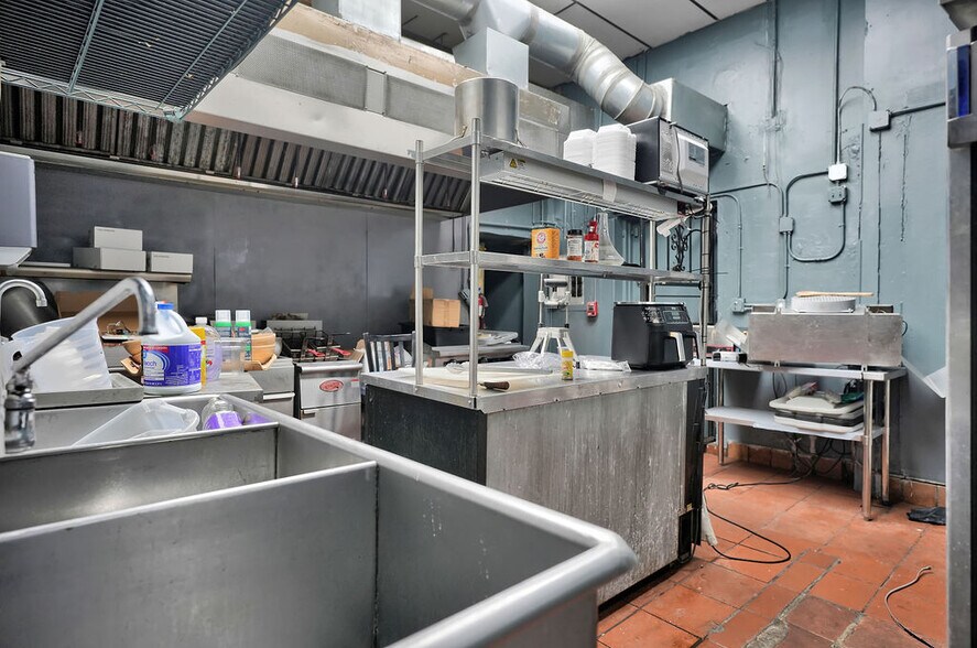 More Photos Of 728 NW 79 Street, Miami Bar For Sale