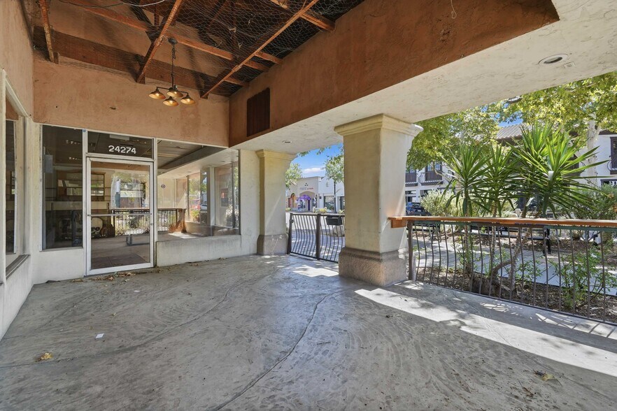 More Photos Of 24258-24274 Main St, Newhall Restaurant For Lease