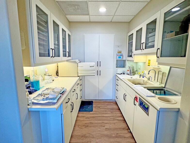 More Photos Of 1525 State St, Santa Barbara Serviced Offices For Sale