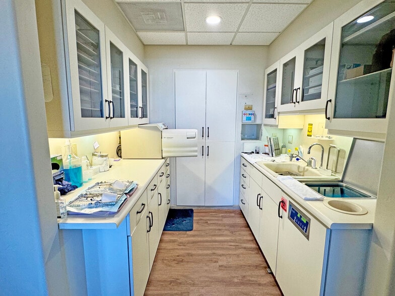 More Photos Of 1525 State St, Santa Barbara Office For Sale