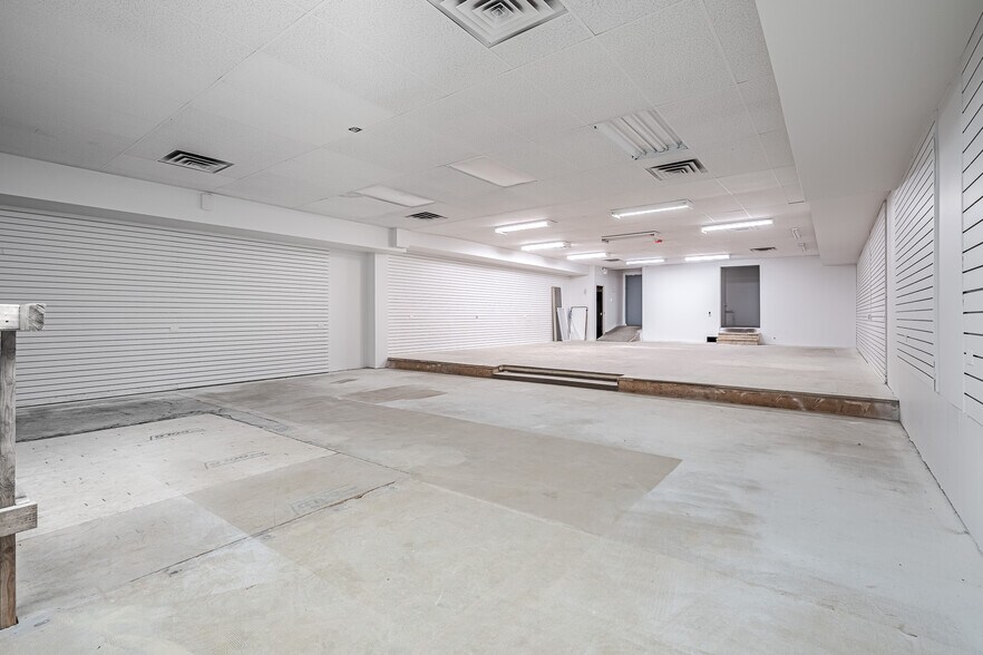 More Photos Of 5012 50 Av, Lloydminster General Retail For Sale
