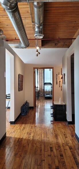 More Photos Of 1100 W Cermak Rd, Chicago Light Distribution For Lease