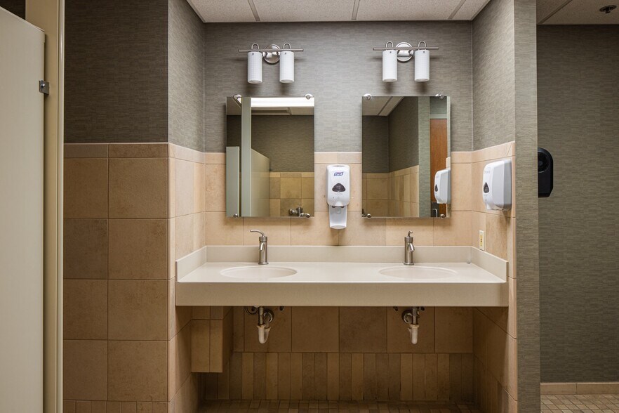 More Photos Of 201 5th St N, Fargo Hotel For Lease