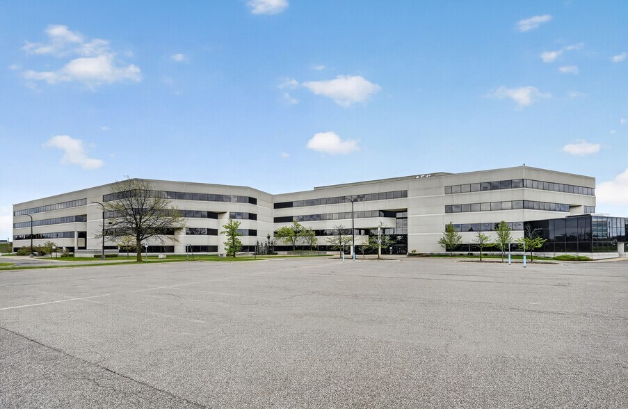 More Photos Of 1560 E Maple Rd, Troy Medical For Lease