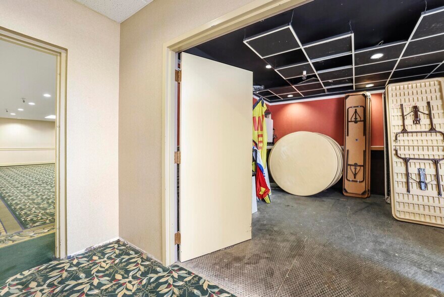 More Photos Of 1351 Blue Lakes N Blvd, Twin Falls Storefront Retail Office For Lease