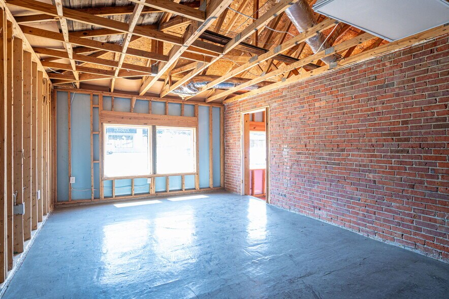 More Photos Of 2303 E Main St, Lincolnton Office For Sale