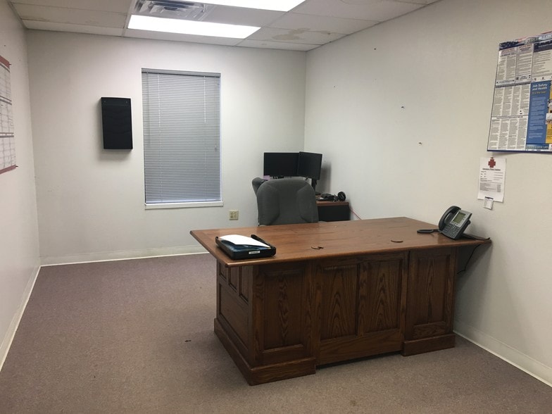 More Photos Of 1313 Denver Ave, Fort Lupton Flex For Lease