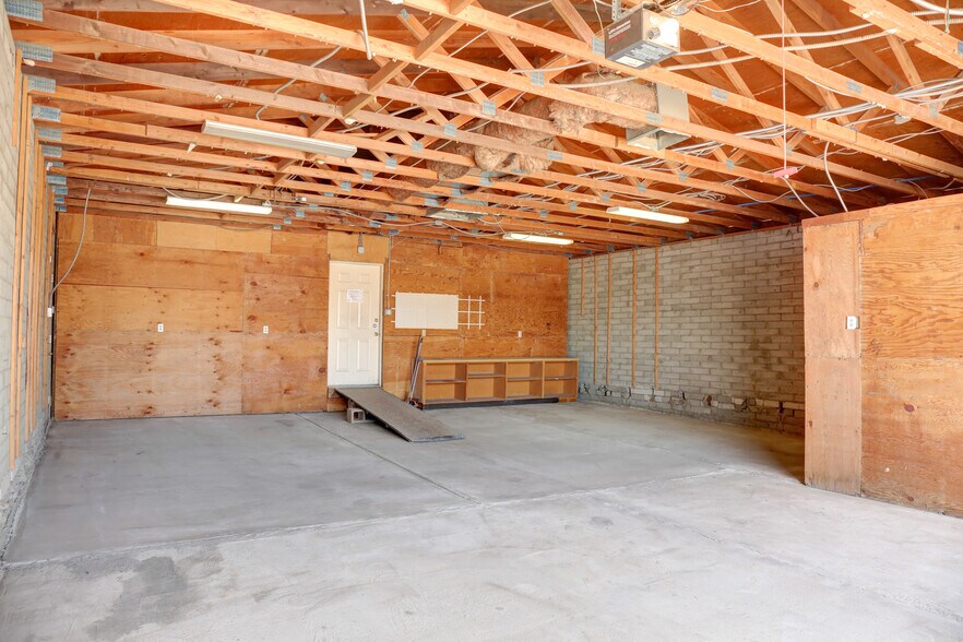 More Photos Of 11613 NW Grand Ave, El Mirage Light Distribution For Sale