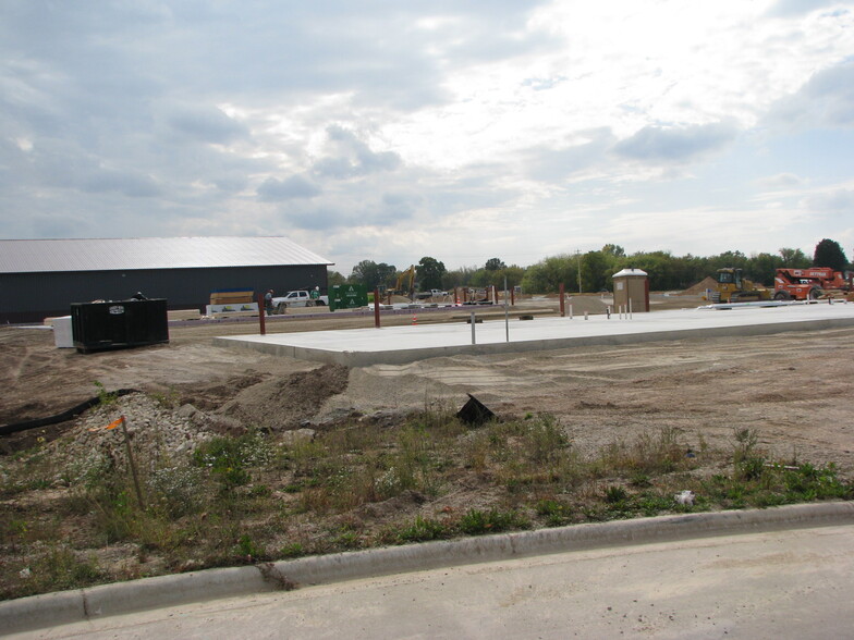 More Photos Of 3862 Norrie Dr, New Franken Showroom For Lease
