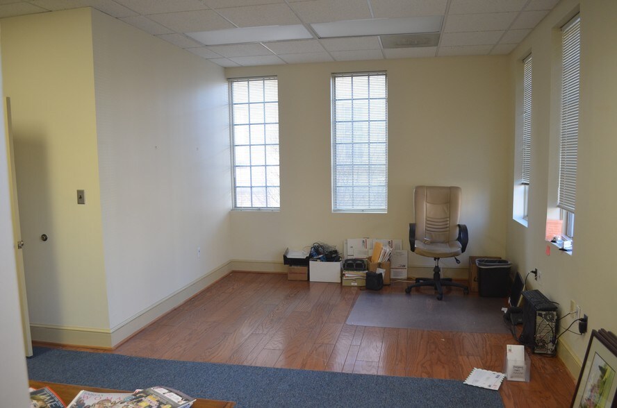 More Photos Of 3923 Blenheim Blvd, Fairfax Medical For Sale