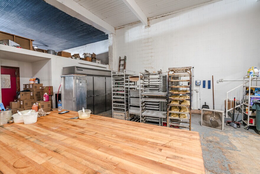 More Photos Of 114 S Commerce St, Lockhart General Retail For Sale