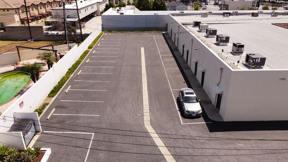 More Photos Of 930-950 N Grand Ave, Covina Storefront Retail Office For Lease