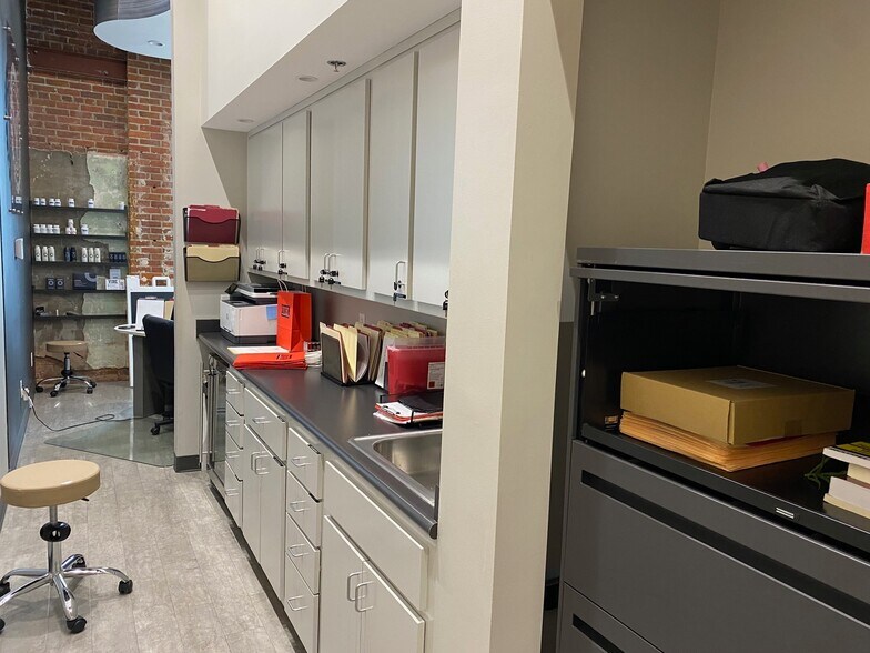 More Photos Of 311 S Gloster St, Tupelo Storefront Retail Office For Lease