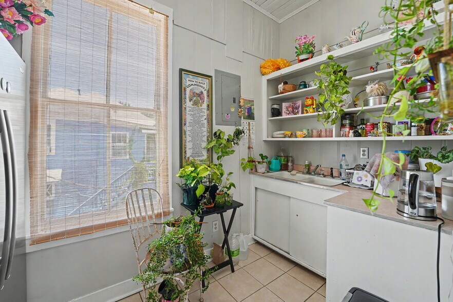 More Photos Of 2312 Abercorn St, Savannah Storefront Retail Residential For Sale