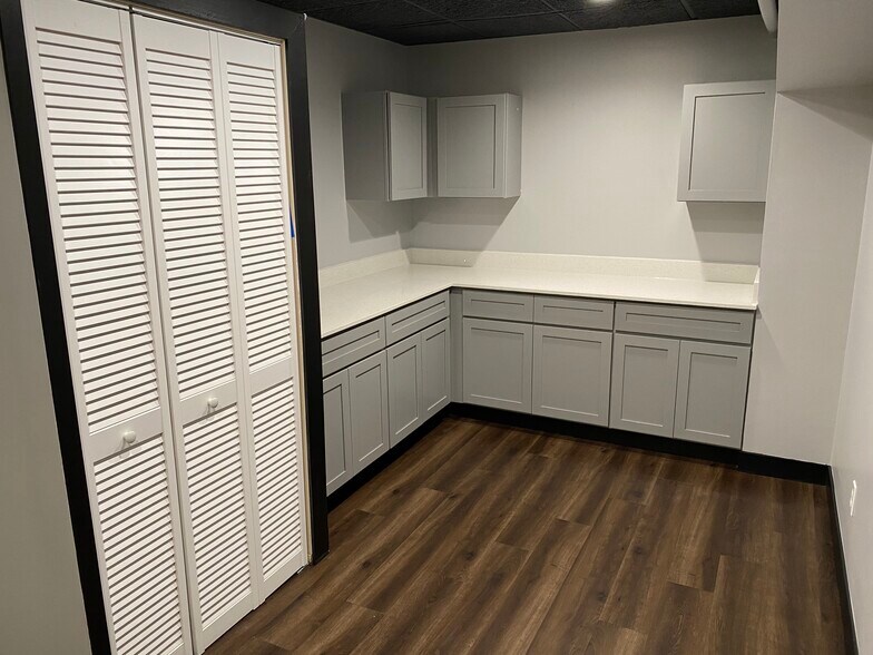 More Photos Of 10151 Hague Rd, Indianapolis Warehouse For Sale