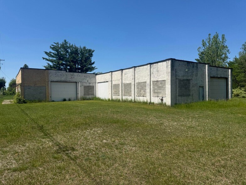 More Photos Of 5860 W Saginaw Rd, Coleman General Retail For Sale