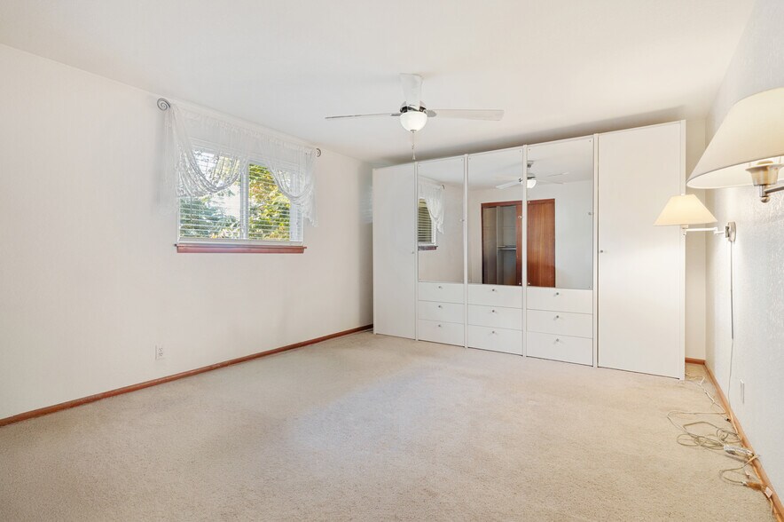 More Photos Of 3807 Linden Ave N, Seattle Multifamily For Sale