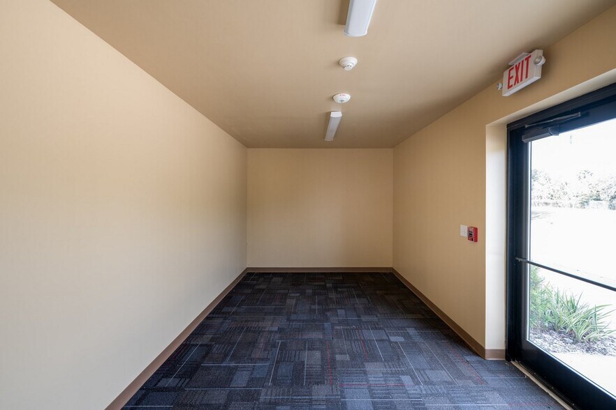 More Photos Of 2995 Mayport Rd, Jacksonville Manufacturing For Sale