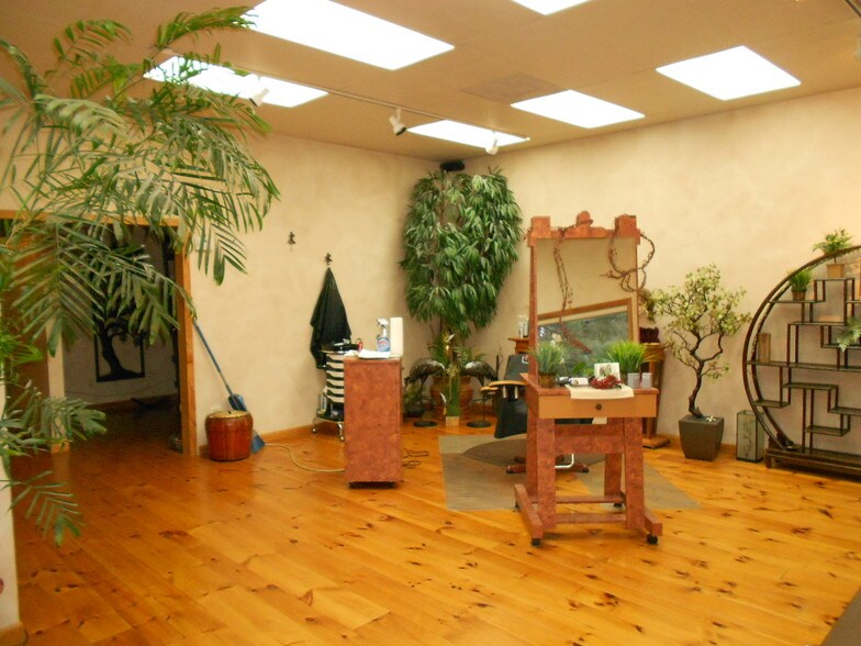 More Photos Of 418 E 3rd St, Loveland Light Manufacturing For Sale