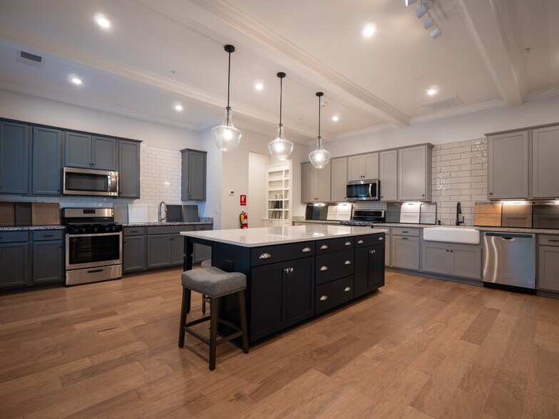 More Photos Of 3957 S Main St, Acworth Office For Sale