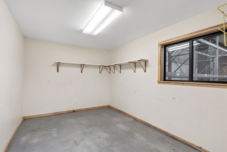 More Photos Of 2120 Loleta Ave, Corning Warehouse For Sale